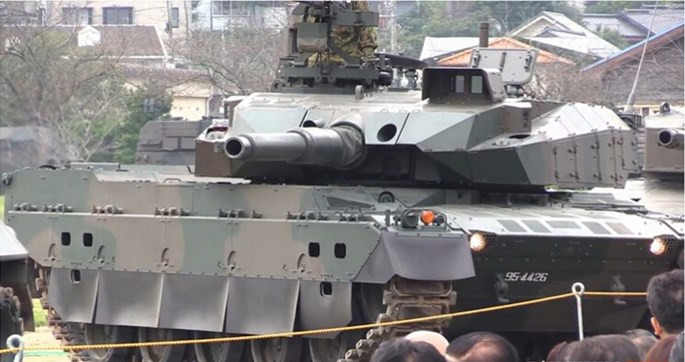 Tăng Type 10 của Nhật quay vòng không đổ ly rượu trên nòng pháo ảnh 3