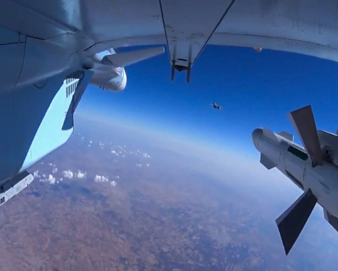 Máy bay Nga đánh sập cầu trên sông Euphrate, quân IS sắp đói ảnh 1