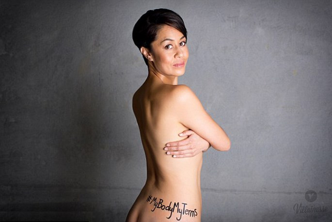 Chụp ảnh khỏa thân phản đối bạo lực tình dục ảnh 4