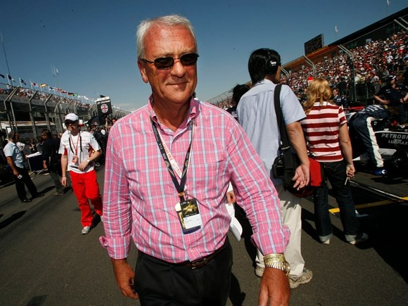 Những tỷ phú bí ẩn đứng sau các thương hiệu lừng danh ảnh 8