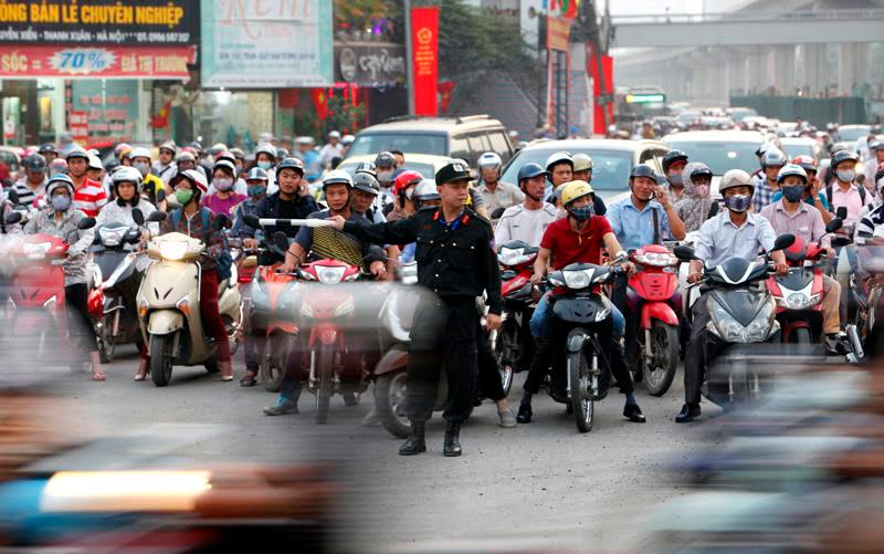 Cảnh sát cơ động xuống đường: Hết cảnh bò đến cơ quan ảnh 4 Cảnh sát cơ động xuống đường: Hết cảnh bò đến cơ quan ảnh 4