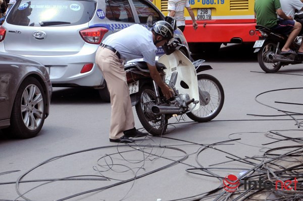 ... làm một số phương tiện tham gia giao thông mắc phải
