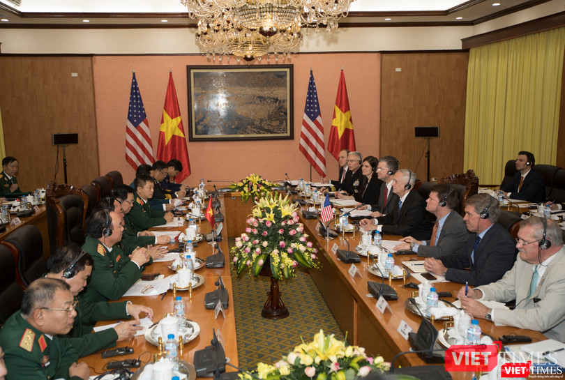 Bộ trưởng Quốc phòng Mỹ thăm chùa Trấn Quốc, dạo Hồ Tây ảnh 7