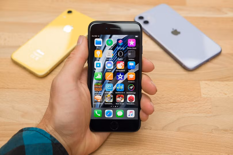 Apple có đang tự làm khó mình với iPhone SE 2020 (Ảnh: Phonearena)