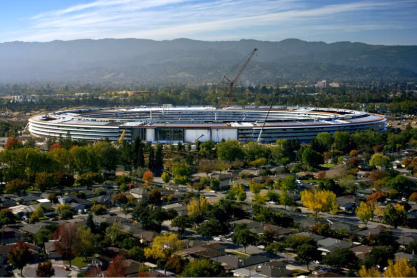 Apple buộc phải phá vỡ quy tắc riêng để tồn tại trong thời buổi dịch bệnh (Ảnh: Phone Arena)