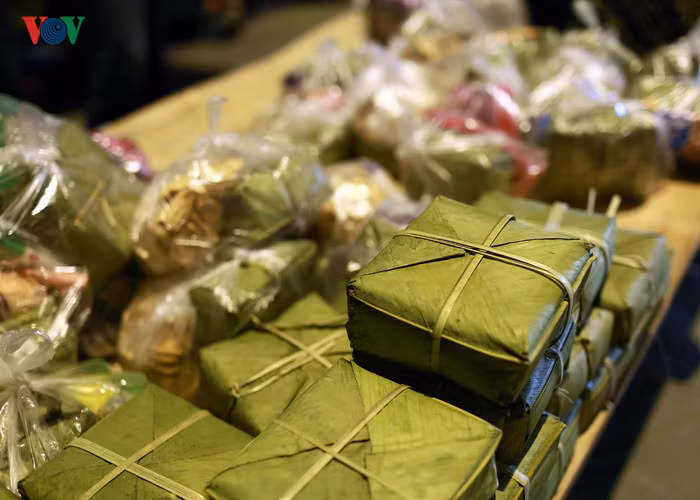 Một chiếc áo ấm, một chiếc bánh chưng làm quà Tết tuy nhỏ nhưng với tấm lòng đồng cảm của người trao tặng trở nên có ý nghĩa to lớn đối với người lao động nghèo khi ngày Tết đang đến gần. Một hành động nhỏ nhưng nếu được lan tỏa sẽ tạo nên những giá trị tốt đẹp cho xã hội.