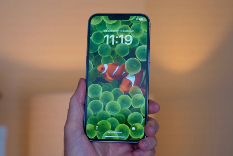 iPhone 14 Plus là một lựa chọn không tối ưu (Ảnh: Digital Trends)