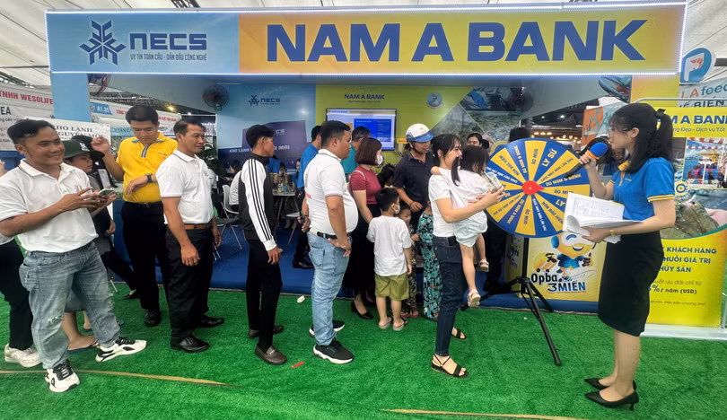 FISTIVAL TÔM CÀ MAU 3.jpg