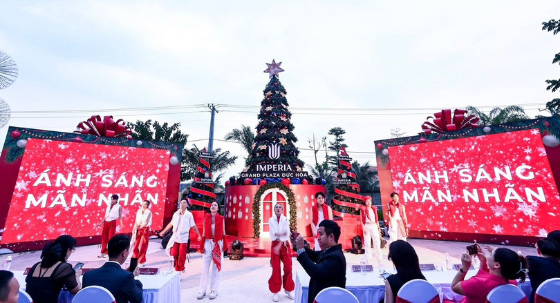 Noel_som_Imperia_Grand_Plaza_duc_hoa_2.jpg