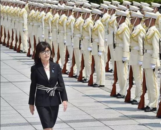 Nữ Bộ trưởng quốc phòng Nhật Bản thị sát trận địa tên lửa ở Guam