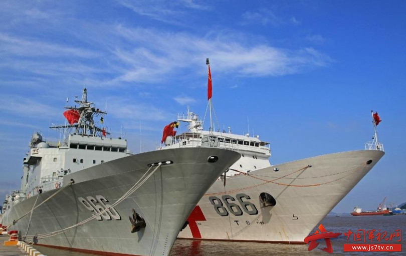 Ngày 16/6/2016, biên đội tàu chiến Hải quân Trung Quốc gồm tàu khu trục Tây Án, tàu hộ vệ Hoành Thủy, tàu tiếp tế Cao Bưu Hồ, tàu bệnh viện Hòa Bình Phương Châu, tàu cứu hộ tàu ngầm Trường Đảo lên đường đến Hawaii tham gia cuộc tập trận hải quân đa quốc gia Vành đai Thái Bình Dương-2016. Ảnh: Thời báo Hoàn Cầu, Trung Quốc.