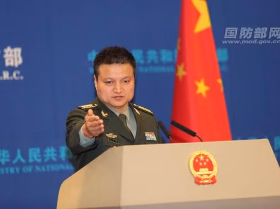 Người phát ngôn Bộ Quốc phòng Trung Quốc Dương Vũ Quân nói: “Bất kể kết quả trọng tài thế nào, Quân đội Trung Quốc sẽ kiên định bảo vệ chủ quyền, an ninh và quyền lợi biển quốc gia, kiên quyết bảo vệ hòa bình, ổn định khu vực, ứng phó mọi mối đe dọa, thách thức”.