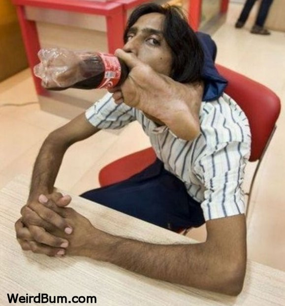 Choáng với những kiểu uống... không giống ai ảnh 4