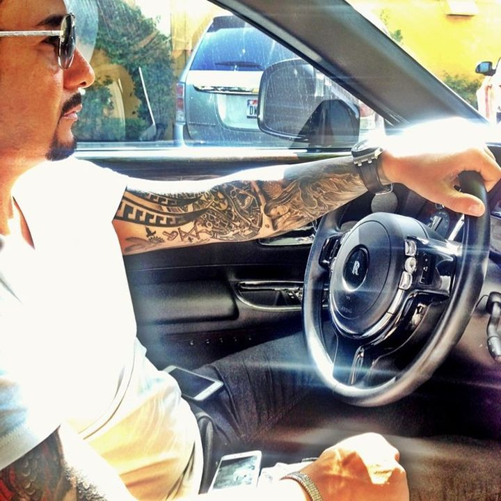 Tay chơi thác loạn khoe siêu xe, siêu vũ khí và dàn mĩ nhân nóng bỏng bị ném đá kinh hoàng ảnh 20