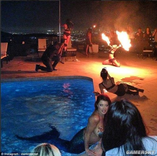 Nhà giàu hợm của khoe siêu xe và cuộc sống trác táng ảnh 13