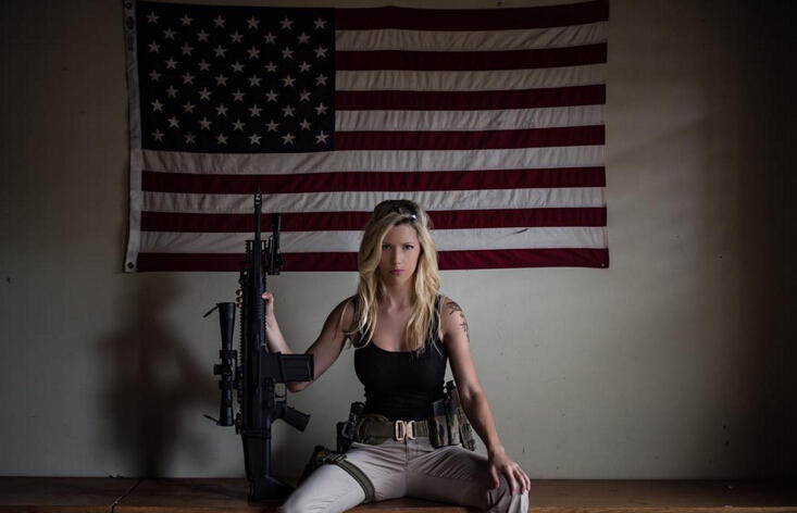 Bỏng mắt với giàn mỹ nhân gợi cảm thích bắn súng ảnh 17