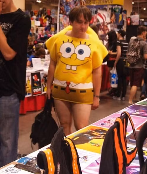 Quái dị những người.. không thích mặc quần ảnh 5