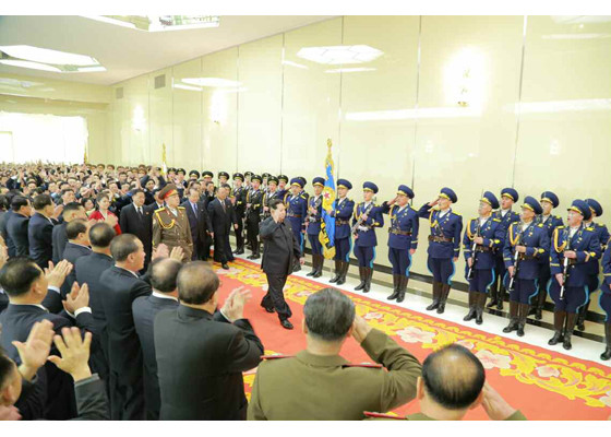  Kim Jong Un mở đại tiệc mừng phóng vệ tinh thành công ảnh 4