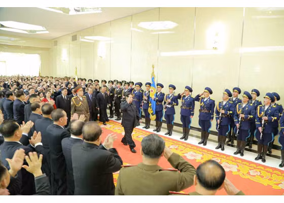  Kim Jong Un mở đại tiệc mừng phóng vệ tinh thành công ảnh 4