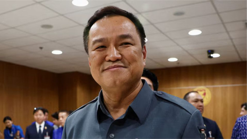 Ông Anutin Charnvirakul và các nghị sĩ Đảng Bhumjaithai trong bức ảnh chụp tại Bangkok, Thái Lan, ngày 15/8/2024. Ảnh: Reuters.