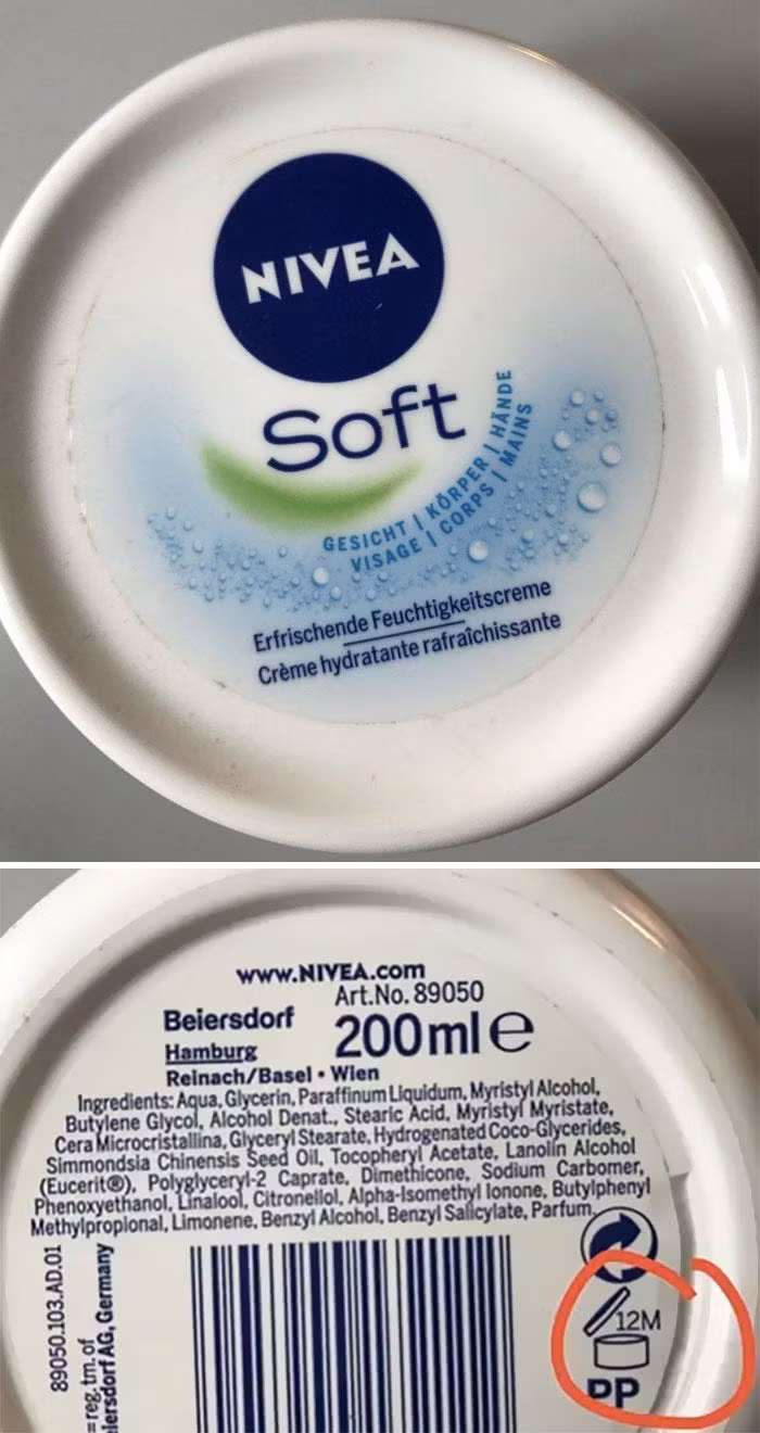 Ở mặt sau các hộp mỹ phẩm, bạn thường xuyên nhìn thấy các ký hiệu như "6M", "12M" hoặc "24M". Những ký hiệu này cho chúng ta biết hạn sử dụng của sản phẩm sau khi ở nắp. Ví dụ như trong hình trên, hạn sử dụng của hộp kem dưỡng da này là 12 tháng sau khi mở nắp (Ảnh: Bored Panda)