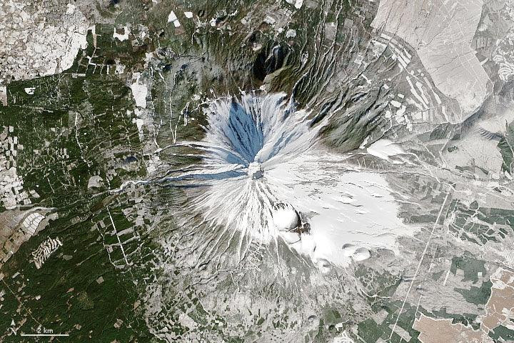 Hình ảnh núi Phú Sĩ được chụp lại từ vệ tinh vào ngày 29/12/2013 (Ảnh: Gizmodo) Hình ảnh núi Phú Sĩ được chụp lại từ vệ tinh vào ngày 29/12/2013 (Ảnh: Gizmodo)