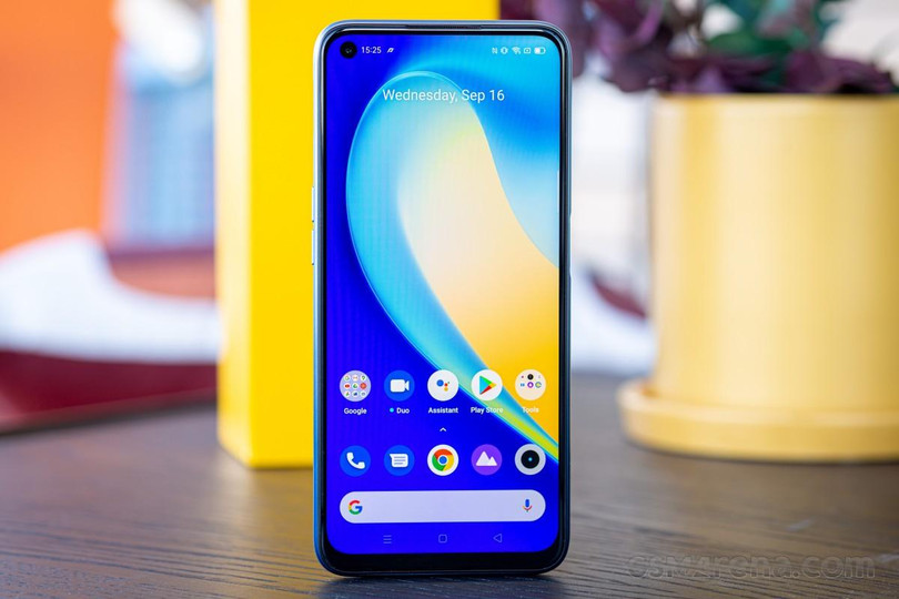 Realme 7 vẫn giữ dạng màn hình "nốt ruối" (Ảnh: GSM Arena) Realme 7 vẫn giữ dạng màn hình "nốt ruối" (Ảnh: GSM Arena)