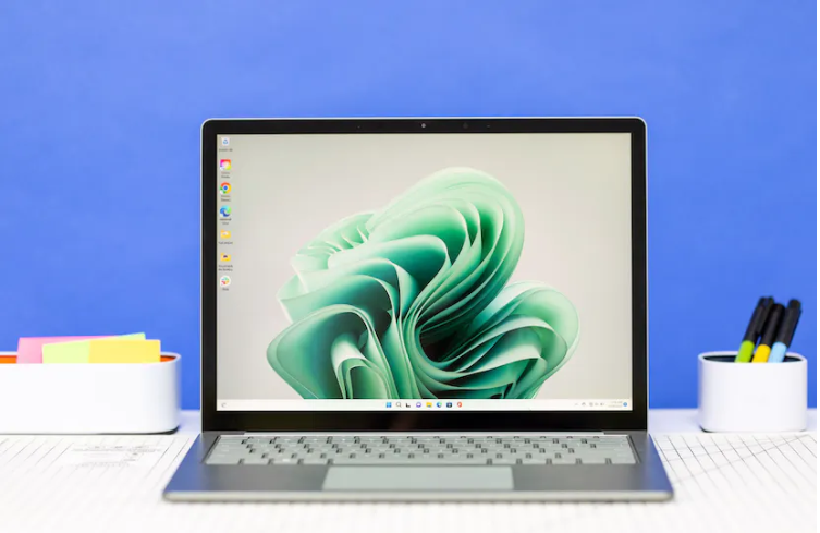 Surface Laptop 5 sở hữu thiết kế mỏng nhẹ (Ảnh: The Verge)