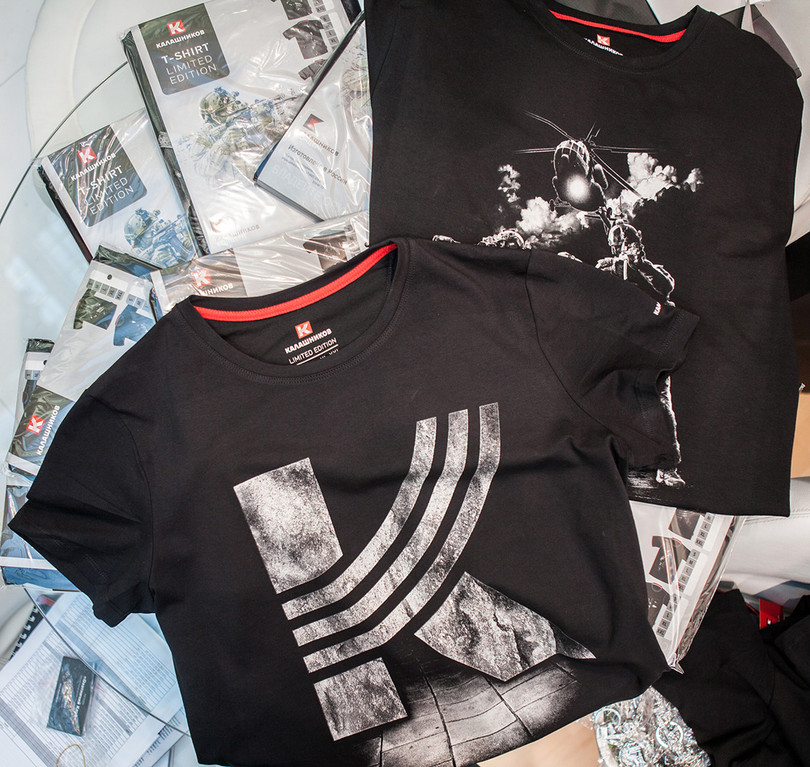 Thời trang Kalashnikov.