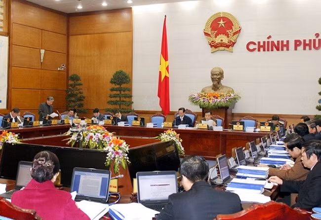 Chỉ đạo nổi bật: Hàng loạt lãnh đạo được kéo dài tuổi nghỉ hưu