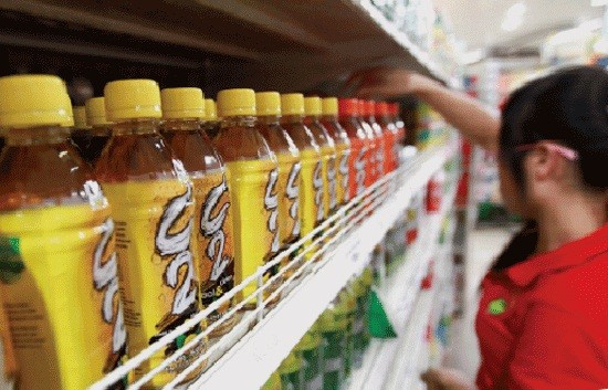 Về thị phần năm 2012, sản phẩm Trà xanh không độ của Tân Hiệp Phát chiếm 35,7%, tiếp theo là C2 (URC) chiếm 22%; Dr Thanh (Tân Hiệp Phát) giữ 13% và nước tràA Nuta Green Tea (Tân Quang Minh) chiếm 2%.Tuy vậy, theo điều tra thi trường của W&S, C2 của URC mới là nhãn hiệu được nhận diện tốt nhất trên thị trường trà xanh Việt Nam, với hơn 93% người được hỏi đã từng sử dụng trong quá khứ. Nguồn:VietinbankSC. Về thị phần năm 2012, sản phẩm Trà xanh không độ của Tân Hiệp Phát chiếm 35,7%, tiếp theo là C2 (URC) chiếm 22%; Dr Thanh (Tân Hiệp Phát) giữ 13% và nước tràA Nuta Green Tea (Tân Quang Minh) chiếm 2%.Tuy vậy, theo điều tra thi trường của W&S, C2 của URC mới là nhãn hiệu được nhận diện tốt nhất trên thị trường trà xanh Việt Nam, với hơn 93% người được hỏi đã từng sử dụng trong quá khứ. Nguồn:VietinbankSC.