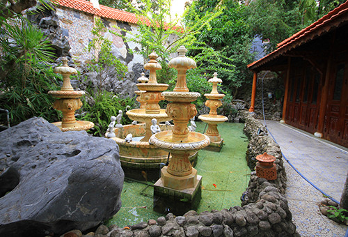 Dù xây dựng không phép nhưng ông Quang đã đầu tư nhiều tiền bạc vào khu biệt thự này. Ảnh:Nguyễn Đông. Dù xây dựng không phép nhưng ông Quang đã đầu tư nhiều tiền bạc vào khu biệt thự này. Ảnh:Nguyễn Đông.