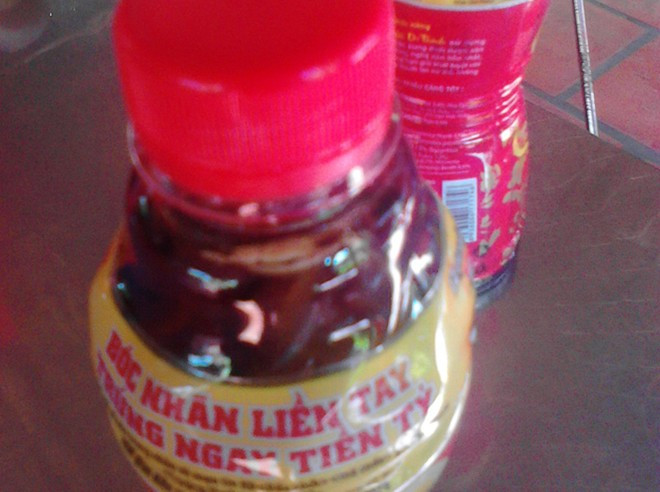 Cà Mau mời Tân Hiệp Phát đến làm rõ vụ trà Dr. Thanh có cặn 21:31 20/12/2015 52021 2.3k 5 Nhằm đảm bảo sức khỏe cho người tiêu dùng, nhà chức trách ở Cà Mau sẽ làm việc với đại diện Công ty Tân Hiệp Phát để truy nguyên nhân nhiều chai trà thảo mộc có cặn