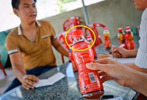 Tân Hiệp Phát xử lý chai trà "có ruồi" ở Khánh Hòa: ghi nhận rồi....lờ luôn