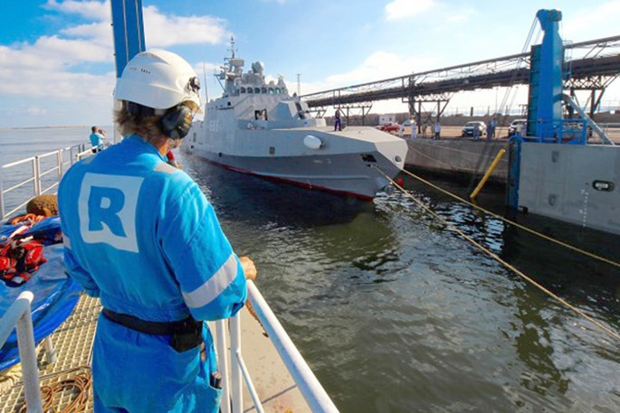 Xem tàu Rolldock Star chở 2 tàu tên lửa từ Mỹ về Ai Cập ảnh 2