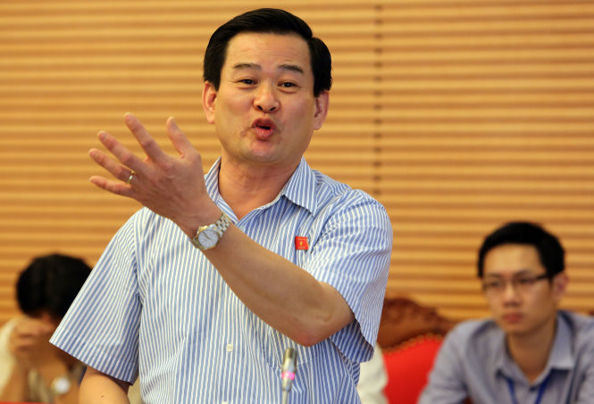 Ông Nguyễn Đình Quyền (phó chủ nhiệm Ủy ban Tư pháp của Quốc hội)- Ảnh: Lê Kiên Người ta nói con đường đi lên của các đại gia ở VN gần giống như con đường đi lên của các đại gia ở Nga thời hậu Xô viết, đó là con đường những tài sản công dần trở thành những tài sản tư thông qua cổ phần hóa, tham nhũng Ông Nguyễn Đình Quyền (phó chủ nhiệm Ủy ban Tư pháp của Quốc hội)- Ảnh: Lê Kiên Người ta nói con đường đi lên của các đại gia ở VN gần giống như con đường đi lên của các đại gia ở Nga thời hậu Xô viết, đó là con đường những tài sản công dần trở thành những tài sản tư thông qua cổ phần hóa, tham nhũng