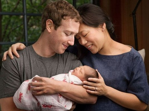 Mark Zuckerberg và vợ - Priscilla Chan cùng con gái vừa chào đời. Ảnh: Mark Zuckerberg