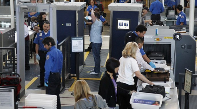 ‘Mắt thần’ soi vũ khí giấu trong người ảnh 1 ‘Mắt thần’ soi vũ khí giấu trong người ảnh 1