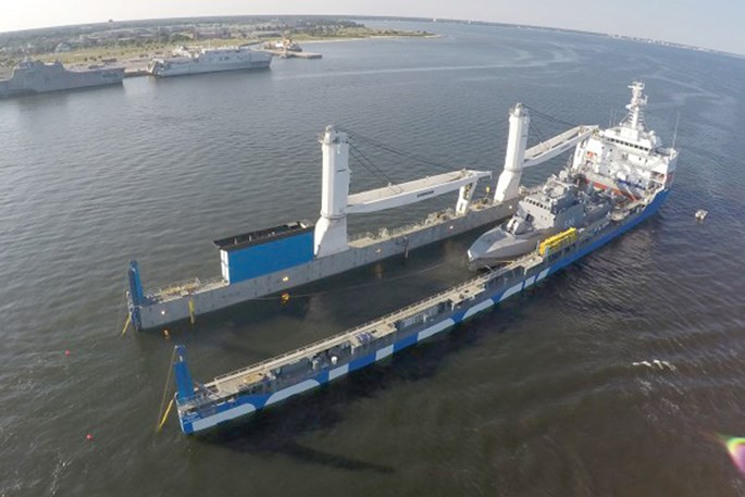 Xem tàu Rolldock Star chở 2 tàu tên lửa từ Mỹ về Ai Cập ảnh 1