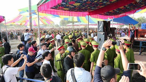 Xét xử vụ thảm sát ở Bình Phước: Dương và Tiến bật khóc khi bị đề nghị án tử hình ảnh 29