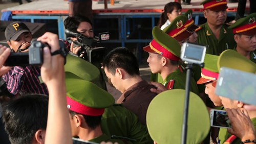 Xét xử vụ thảm sát ở Bình Phước: Dương và Tiến bật khóc khi bị đề nghị án tử hình ảnh 31