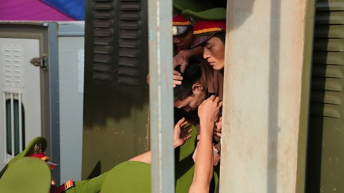 Xét xử vụ thảm sát ở Bình Phước: Dương và Tiến bật khóc khi bị đề nghị án tử hình ảnh 35