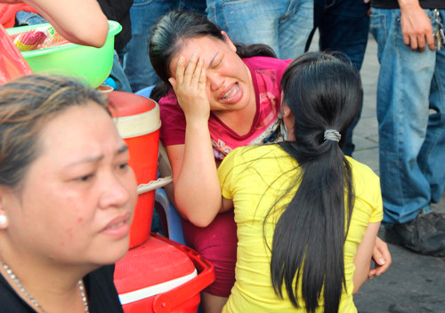 Người dân hoảng loạn vì nhà bị cháy. Ảnh:Hải Hiếu