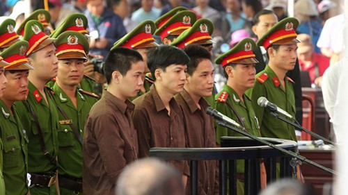 Xét xử vụ thảm sát ở Bình Phước: Dương và Tiến bật khóc khi bị đề nghị án tử hình ảnh 30