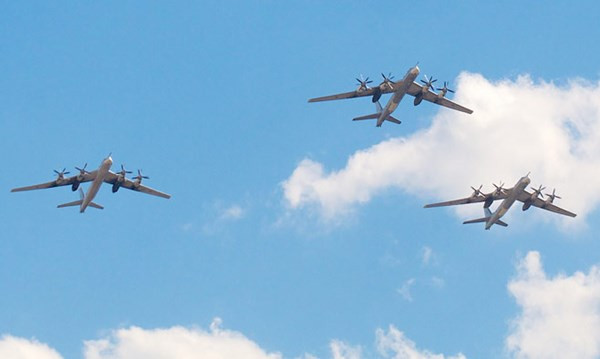 Máy bay ném bom chiến lược Nga tập trận