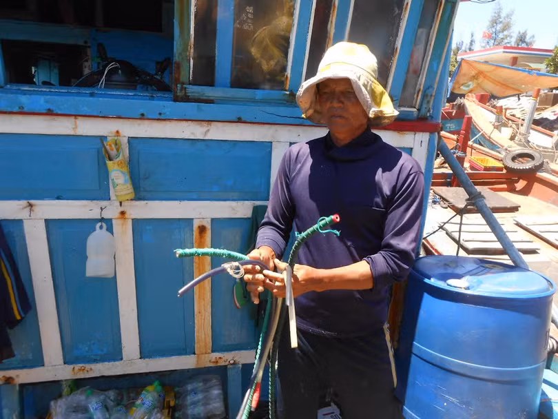 Tthời gian qua, nhiều tàu cá của ngư dân Quảng Ngãi liên tục gặp tai nạn rủi ro trên biển.