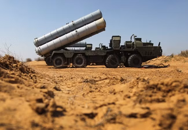 Tên lửa S-300 trực chiến cùng S-400 khóa chặt không phận Syria, Iraq không “yêu” Mỹ, tướng công an làm chủ tịch Hà Nội