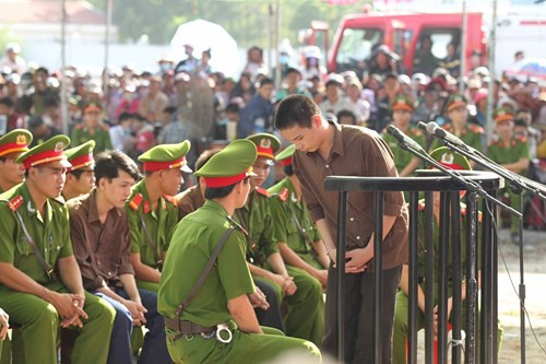 Xét xử vụ thảm sát ở Bình Phước: Dương và Tiến bật khóc khi bị đề nghị án tử hình ảnh 9