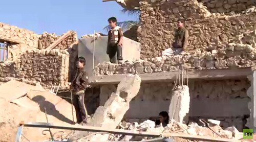 Khung cảnh đổ nát bên trong thị trấn Barwanah. Ảnh:RT