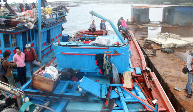 Đống đổ nát trên tàu QNg 98495 - Ảnh: Đoàn Cường